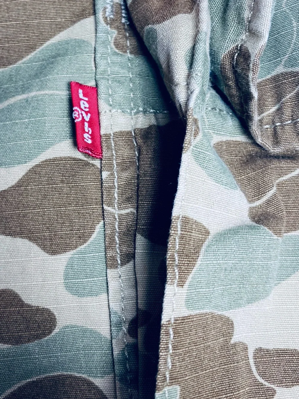 Levi’s Carrier Cargo Shorts Mens 48 Green Camo 10” Inseam 100% Cotton NWT